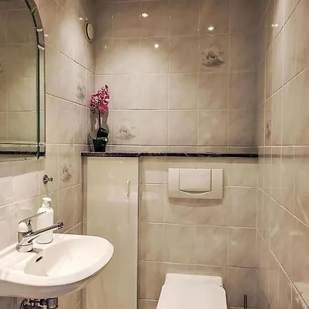 Apartment Di Lugano-3 By Interhome Bissone